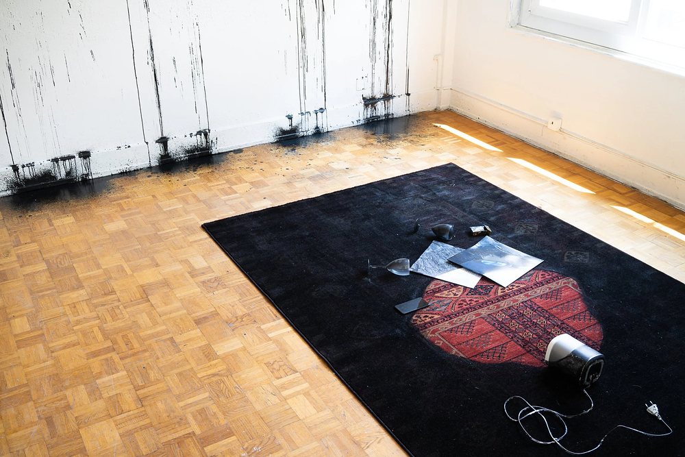 Latifa Echakhch, vue de l’exposition JUNO, 2025, Archives Sensibles, Lausanne, courtesy de l’artiste et Dvir Gallery (Tel-Aviv / Paris / Bruxelles). Photo: Tamarine Schreiber / Archives Sensibles.